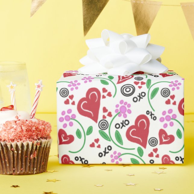 Papier Cadeau Cœurs de la Saint-Valentin rouges Fleurs roses  (Fête d'anniversaire)