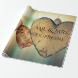 Papier Cadeau Coeurs personnalisés Mariage/Anniversaire<br><div class="desc">Ajoutez une touche personnelle à votre cadeau en donnant avec cette belle enveloppe cadeau en bois de coeur avec personnalisation dernière et prénom.  Un grand enveloppement pour mariages et anniversaires.</div>
