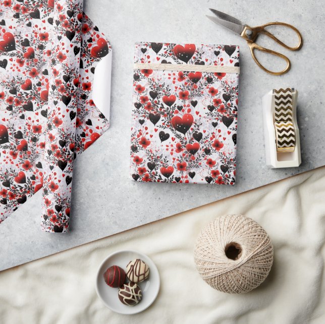 Papier Cadeau Coeurs rouges et noirs avec éléments floraux (Artisanat)