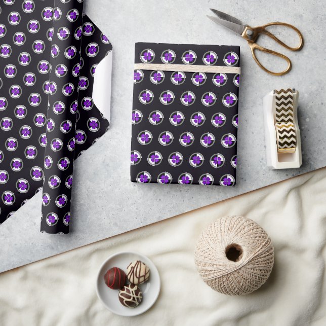 Papier Cadeau Cœurs violets battants en N&B (Artisanat)
