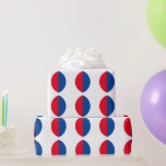 Papier Cadeau Couleurs personnalisées Motifs géométriques bleu r<br><div class="desc">Conçu avec de mignons motifs bleus et rouges en arrière - plan blanc massif. Vous pouvez changer à n'importe quelle couleur arrière - plan comme vous le souhaitez. Idéal pour les anniversaires,  les fêtes ou les fêtes ou événements patriotiques !</div>