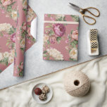 Papier Cadeau Couronne florale de pivoine mauve rose pour la dou<br><div class="desc">Très jolie couronne de pivoines roses et blanches sur fond mauve. Parfaite pour tous vos cadeaux de douche de la mariée.</div>
