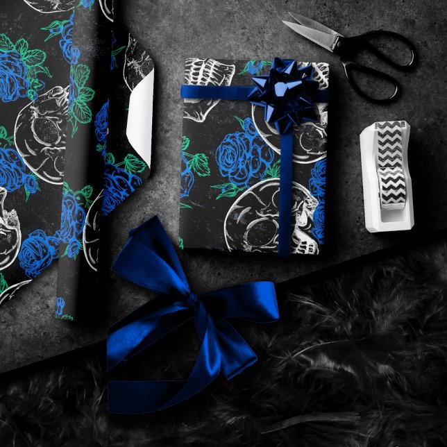 Papier Cadeau Crânes et Roses bleus | Cool Funky Dark Grunge (Créateur téléchargé)