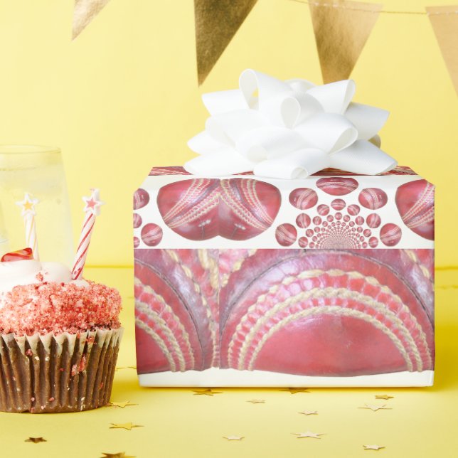 Papier Cadeau Crimson Spin - Une Belle Balle Rouge De Cricket Ar (Fête d'anniversaire)