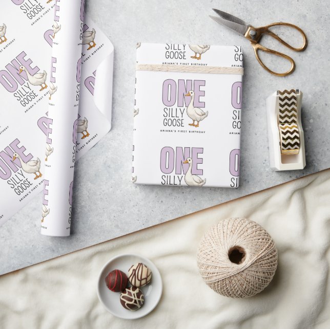 Papier Cadeau Custom Modern Lilac One Silly Goose First Birthday (Artisanat)