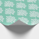 Papier Cadeau Damask blanc sur Aqua Motif<br><div class="desc">Un damas blanc très féminin sur un arrière - plan aqua.</div>