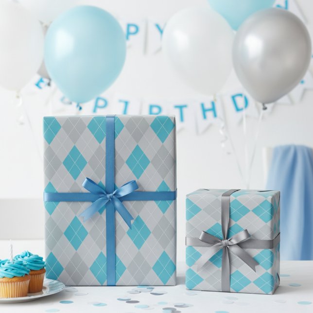Papier Cadeau Diamants d'argent classique et de Jacquard bleu (Cute Blue and Gray Argyle Pattern Gift Wrap for Boy Birthday Party. Light Blue and Gray Diamonds)
