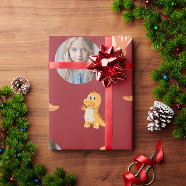 Papier Cadeau Dinosaures mignons prêts à la photo sur fond rouge (Cadeau de vacances)
