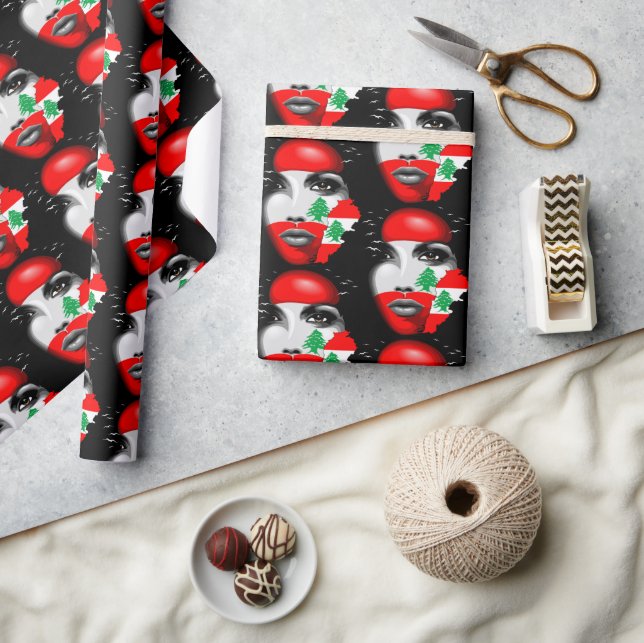 Papier Cadeau Drapeau et carte du Liban sur le visage de la fill (Artisanat)