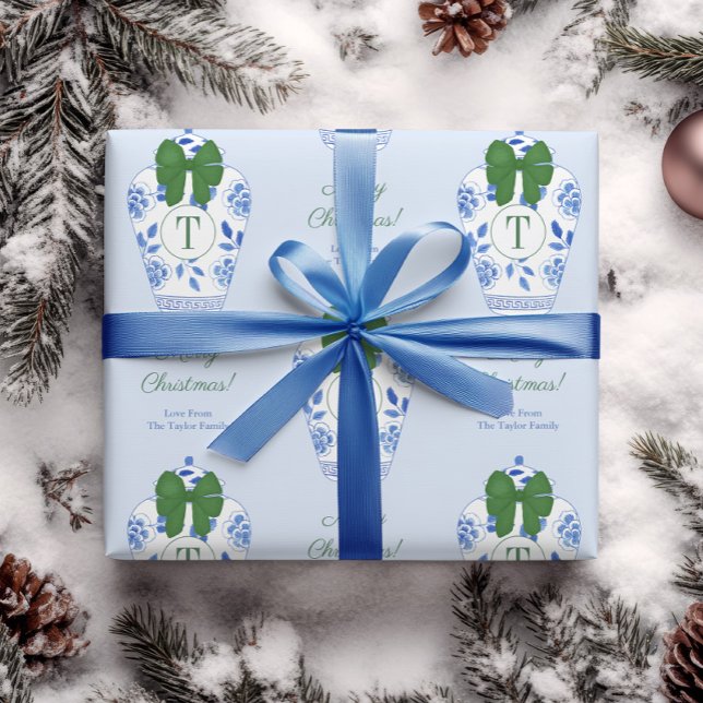Papier Cadeau Elegant Chinoiserie Monogram Merry Christmas (Preppy holidays gift wrap design featuring a blue & white ginger jar with green bow and monogram)