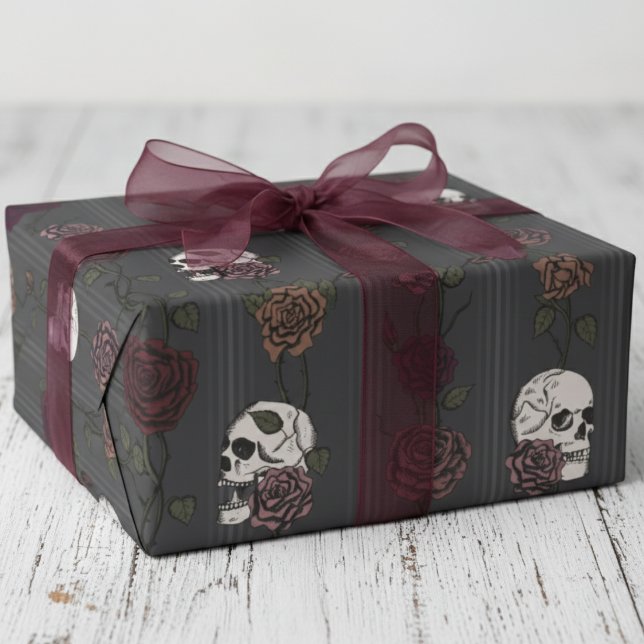 Papier Cadeau Elegant Gothic Skull & Rose Stripes (Dark Gothic Wrapping Paper for Hallowedding or Goth Birthday. Elegant Skull Roses Stripes Pattern)