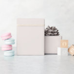 Papier Cadeau Elégant minimaliste Crème claire Beige Solide Coul<br><div class="desc">Élégant Minimaliste Crème Lumière Papier d'enveloppement de couleur solide Beige. Belle pour thème ivoirien ou mariages à thème rustique. Idéal pour les baby showers,  la Fête des mariées,  Noël,  Anniversaire. Cette teinte claire de beige clair est un joli complément aux autres papiers d'emballage motifs</div>