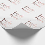Papier Cadeau élégant rose or mariée tribu flèche mariage anneau<br><div class="desc">Texte,  flèches et anneaux mariages en or faux rose moderne et élégant "tribu de la mariée". Vous pouvez customiser le produit en choisissant la couleur arrière - plan.</div>