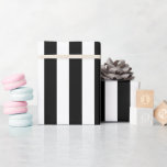 Papier Cadeau Élégante bande noire et blanche<br><div class="desc">Papier d'emballage noir et blanc simple - parfait pour les mariages élégants à thème français,  douches nuptiales et anniversaires.</div>