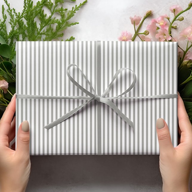 Papier Cadeau Élégantes Rayures Minces Grises et Blanches (Elegant Striped Wrapping in Gray & White. Chic & Timeless. For All Occasions and  All Ages.)