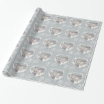 Papier Cadeau Enveloppe de mari de photo d'anniversaire de<br><div class="desc">Papier d'emballage d'anniversaire de mariage dans des tons gris-clair de platine. Personnalisez ce document d'anniversaire avec votre propre année de photo et d'anniversaire. Lit actuellement à mes années glorieuses de l'anniversaire 70 heureux fabuleux de platine de mari. Le bel effet liquide de platine en forme de coeur a imprimé l'idéal...</div>
