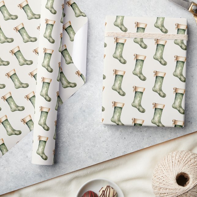 Papier Cadeau Enveloppement de Noël (Classic Green Christmas Stocking Gift Holiday Wrapping Paper by Painted Paperie
)