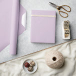 Papier Cadeau Euphorique Lilac violet couleur solide<br><div class="desc">Papier d'emballage couleur solide dans une grande variété de couleurs pour tous vos cadeaux de mariage et de douche. Les couleurs pour 2025 sont foncées et audacieuses et c'est ce que vous trouverez dans mes derniers designs avec des noms de couleurs de différentes entreprises de design.</div>