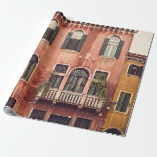 Papier Cadeau Façade d'une vieille maison typique à Venise, Ital
