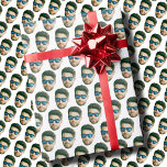 Papier Cadeau Face du Mariage de la tête de face personnalisée<br><div class="desc">Personnalisé Mariage de tête de Fête des mariées Props Graduation, Remplacez le visage par votre photo préférée (assurez-vous de recadrer autant que possible sur le visage et utilisez une application pour enlever l'arrière - plan) et personnalisez ce drôle de papier d'enveloppement de Noël avec votre enfant, mari, ou petit ami...</div>