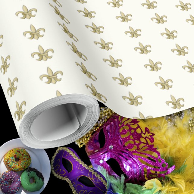 Papier Cadeau Faux Gold FleurDeLis en ivoire (Faux Gold FleurDeLis on Ivory Wrapping Paper Roll by Leapfroglisics Shop)