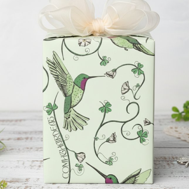 Papier Cadeau Félicitations Colibri Trèfle Vert (Irish Shamrcock Wedding Wrapping Paper. Green Hummingbird Shamrock Congratulations Conhghairdeas )