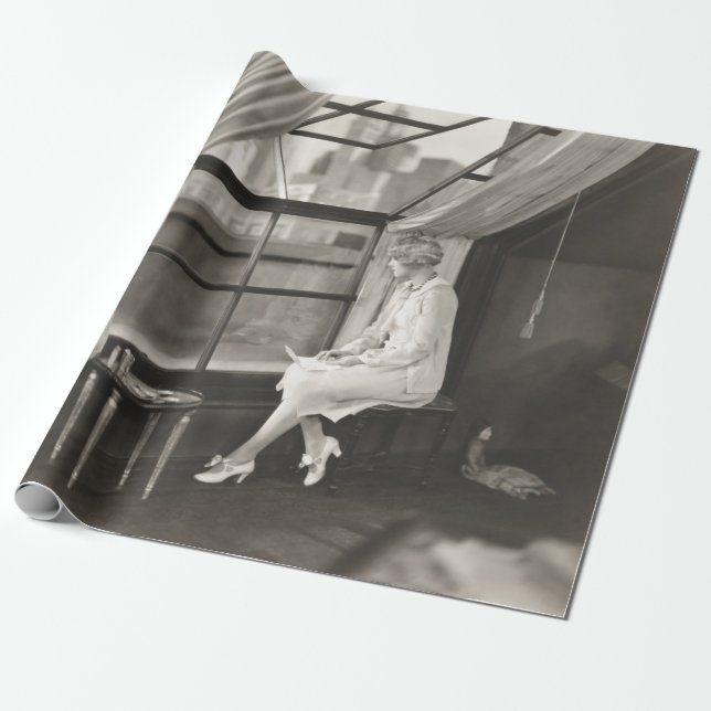 Papier Cadeau femme triste regardant par la fenêtre1940, femme,  (Déroulé)