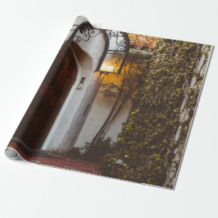 PAPIER CADEAU FERMÉ PORTE BROWN EN BOIS PENDANT LA JOURNÉE