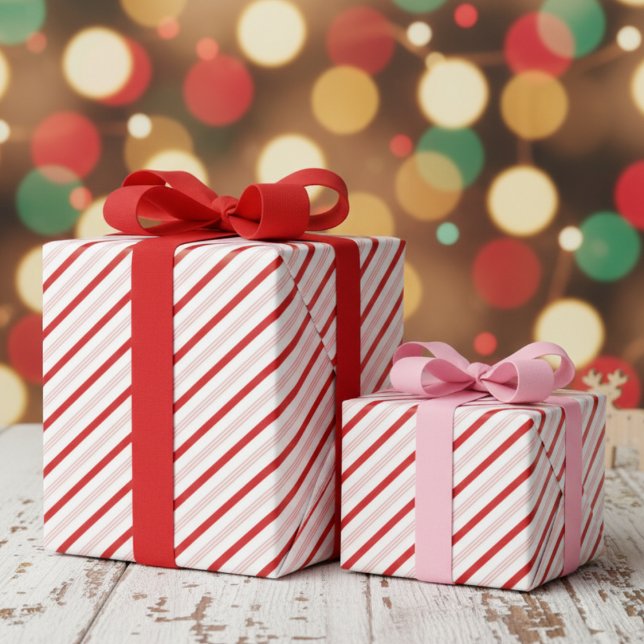 Papier Cadeau Festive Red and Pink Christmas Candy Cane Stripes (Modern Christmas Red and Pink Candy Cane Stripes Pattern Wrapping Paper for Kids. Chic Cute Stripes)