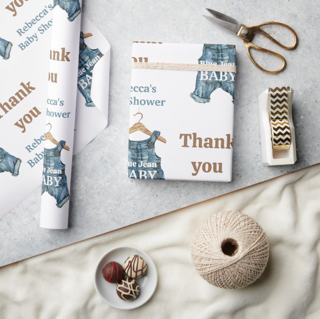Papier Cadeau Fête de Bébé Garçon en Jean Bleu Moderne (Artisanat)