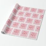 Papier Cadeau Fête des mariées rétro rose personnalisée<br><div class="desc">Élever votre don en utilisant du papier d'emballage personnalisé qui comprend le nom et la date de l'évènement de la mariée. Le design se décline dans une palette tendance rouge et rose avec un carré à pétoncles, des éléments dessinés à la main de lunettes de cocktail, des coeurs et le...</div>