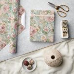 Papier Cadeau Fête des mariées vintage élégante<br><div class="desc">Améliorez votre espace avec ce motif floral vintage étonnant, avec un beau tableau de fleurs délicates dans les tons pastel doux. Cette impression d'art présente des pivoines, des roses et d'autres fleurs entrelacés de verdure luxuriante contre un arrière - plan sage et doux. Le design classique évoque un sentiment d'élégance...</div>