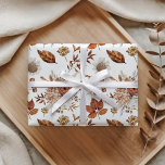 Papier Cadeau Feuillage de automne floral en terre cuite rouille<br><div class="desc">Enveloppez vos cadeaux dans le charme délicieux de l'automne avec ce papier d'emballage personnalisé, avec un design botanique captivant. Un arrière - plan blanc et doux met en valeur une belle médaille de feuilles chauds en terre cuite, de délicates fleurs crème et de subtils accents marron, créant un motif élégant....</div>