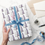 Papier Cadeau Fiançailles de Fête des mariées de gâteau Mariage<br><div class="desc">Le papier d'écouvillonnage est l'illustration originale d'un délicieux gâteau mariage à trois niveaux surmonté d'un gel blanc et de fleurs fondantes violettes. Idéal pour les mariages, les fiançailles, les douches nuptiales, les anniversaires, etc. Cette conception est également disponible sur d'autres produits. Ne vois-tu pas ce que tu cherches ? Vous...</div>