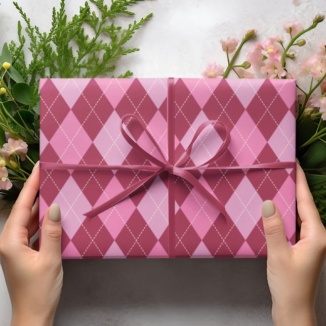 Papier Cadeau Fille Framboise et rose Grand Jacquard Motif Enfan (Trendy & Modern Argyle Pattern Wrapping Paper. This Girly Design Features Pink & Raspberry Diamonds.)