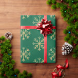 Papier Cadeau Flèches de neige en or Green Christmas Holiday Cad<br><div class="desc">De beaux flocons de neige en faux or sur un arrière - plan vert pour la saison des fêtes.</div>