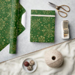 Papier Cadeau Flèches de neige Gold Christmas sur le vert person<br><div class="desc">Elégant ton or,  abstrait flocon de Noël motif sur un arrière - plan vert de forêt personnalisé que vous pouvez changer sur le site. Les flocons d'or sont accompagnés d'un arrière - plan transparent.</div>