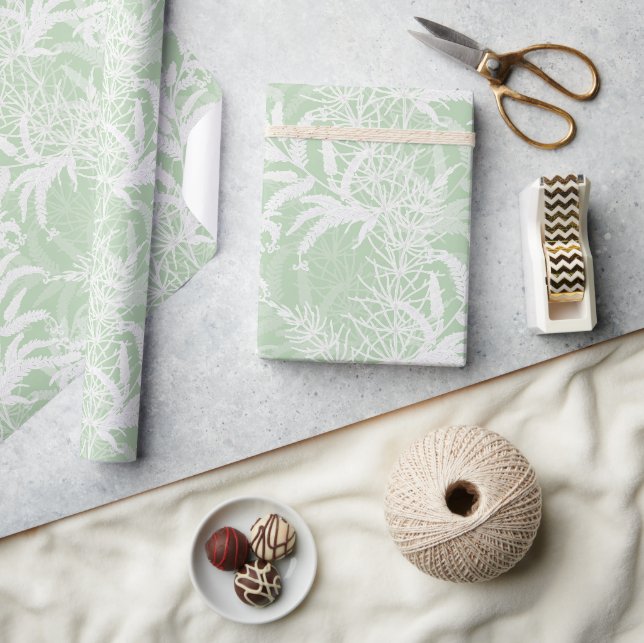 Papier Cadeau Fleurs blanches sur vert clair. (Artisanat)