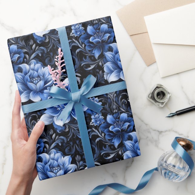 Papier Cadeau Fleurs Bleues sur Fond Noir  (Cadeaux)