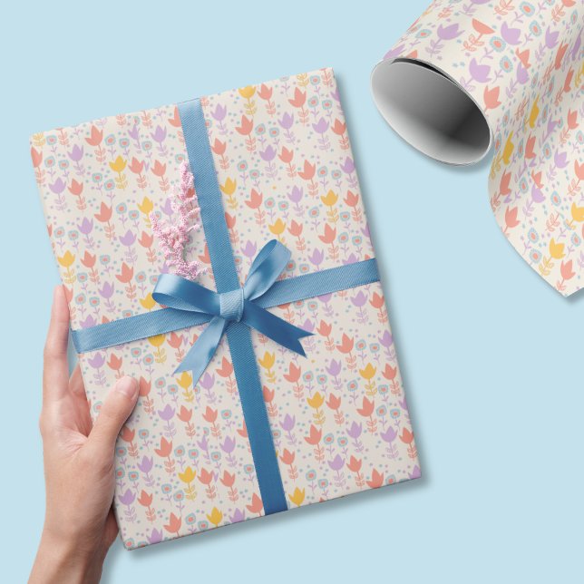 Papier Cadeau Fleurs pastel de printemps rose violet jaune crème (Pastel floral wrapping paper is perfect for spring holidays like Easter and Mother's Day.)