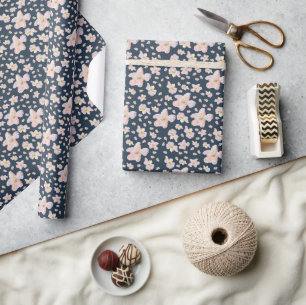Papier Cadeau Fleurs printanières sur fond bleu foncé