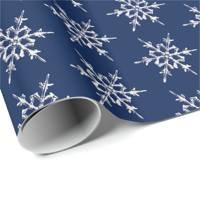 Papier Cadeau Flocons de neige, cristaux argentés sur le bleu (Coin rond)