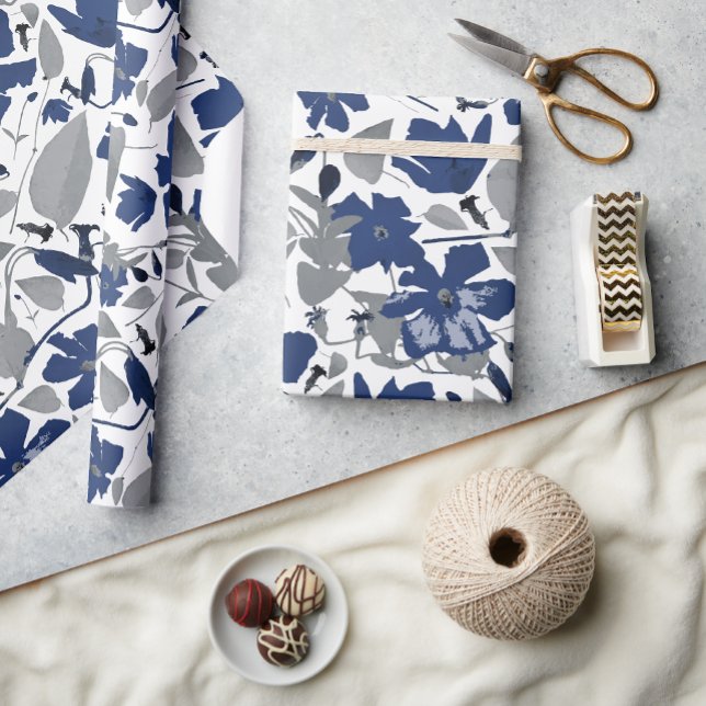 Papier Cadeau Flux Blue Grey Clematis Vin Floral (Clematis Vine Elegant Blue Gray Flowers gift wrap from Studio Posies. )