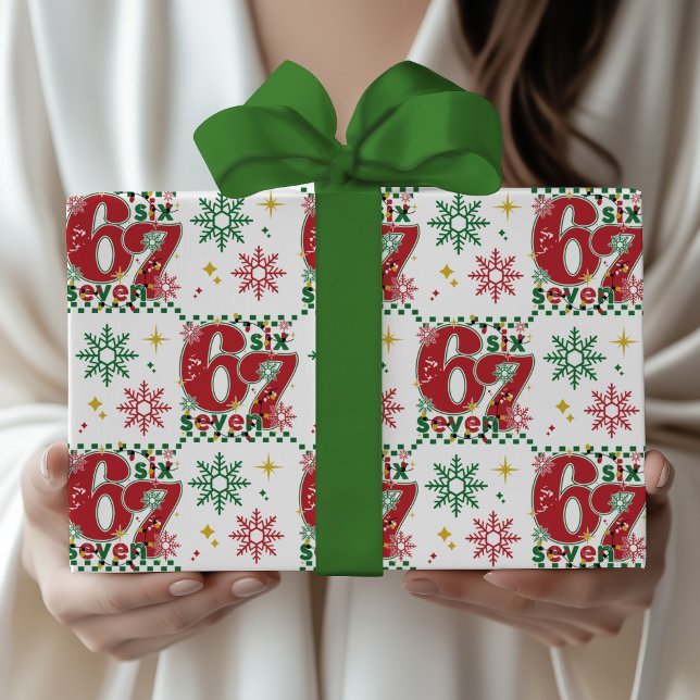 Papier Cadeau Funny Six Seven 67 Meme Retro Xmas Humor Christmas (Funny Six-Seven 67 retro checkerboard snowflake red green fun Christmas xmas Holiday wrapping paper)