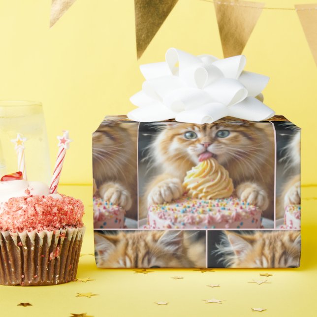 Papier Cadeau Ginger Kitten avec Licking un gâteau d'anniversair (Fête d'anniversaire)