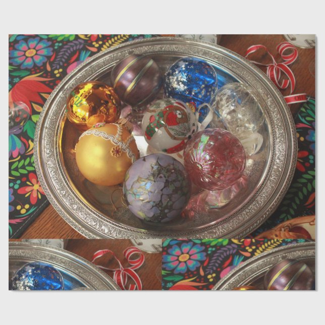 Papier Cadeau Glass ornaments in silver box with folk art (Plat)
