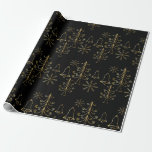 Papier Cadeau Gold Christmas Tree Bell et Snowflake Motif<br><div class="desc">Le design présente des ornements de sapin de Noël,  de cloche et de flocon de neige en faux or sur un arrière - plan noir. Parfait pour vos cadeaux de Noël. L'arrière - plan est entièrement personnalisable.</div>