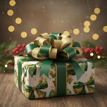 Papier Cadeau Gold Green Christmas Bows Vintage<br><div class="desc">Ces arcs et rubans de Noël dorés et verts sont charmants, adorables et élégants. Quels sont les meilleurs mots pour décrire ces images assez démodées. Elles sont dans un motif couleur aquarelle qui met en valeur le vintage faux doré métallisé des vieilles touches décoratives de vacances. Le papier de ce...</div>