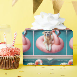 Papier Cadeau Golden Retriever flottant dans un jouet de piscine