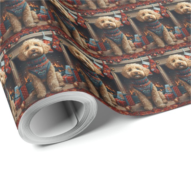 Papier Cadeau Goldendoodle Chien Avec Cheminée Cadeaux De Noël (Coin rond)